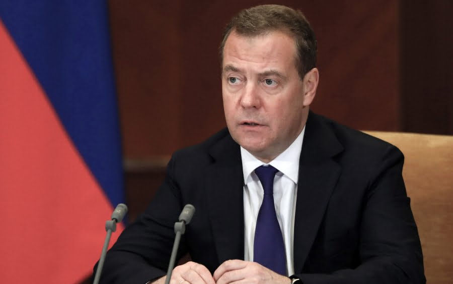 Medvedev: H Γερμανία να θυμάται ότι μία επίθεση στη Ρωσία θα… τελειώσει με μία ρωσική παρέλαση στο Βερολίνο