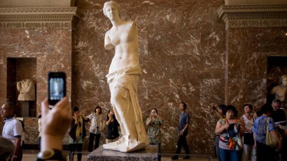 Τρεις γυναικείες φιγούρες είναι τα πιο διάσημα εκθέματα του μουσείου του Λούβρου! Οι δύο από αυτές είναι Ελληνίδες