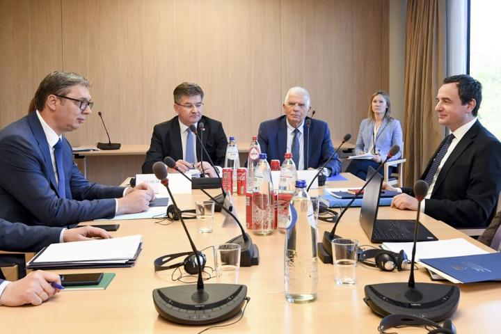 Σερβία – Κόσοβο: Αδιέξοδο στη συνάντηση Βούτσιτς – Κούρτι στις Βρυξέλλες
