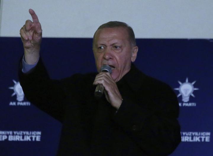 Ανεβάζει τόνους ο Ερντογάν προς αντιπολίτευση: Εσείς μιλάτε με τρομοκράτες, εγώ παίρνω οδηγίες από τον Αλλάχ