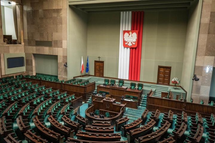 Πολωνία: Κοινοβουλευτική επιτροπή θα εκδίδει αποφάσεις για άτομα που «επηρεάστηκαν από τη Ρωσία»