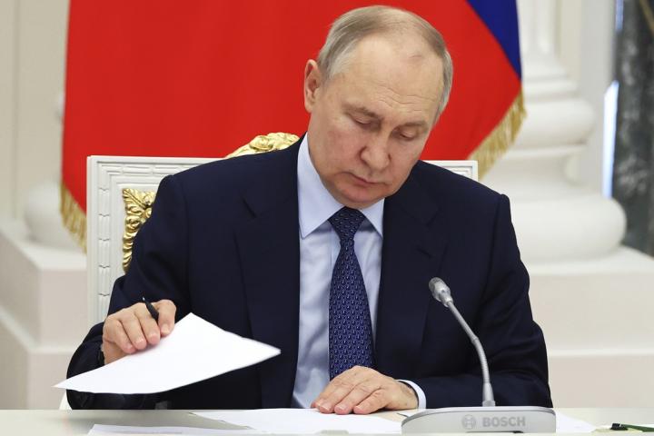 Πούτιν: Υπέγραψε την αποχώρηση της Ρωσίας από τη Συνθήκη Συμβατικών Ενόπλων Δυνάμεων