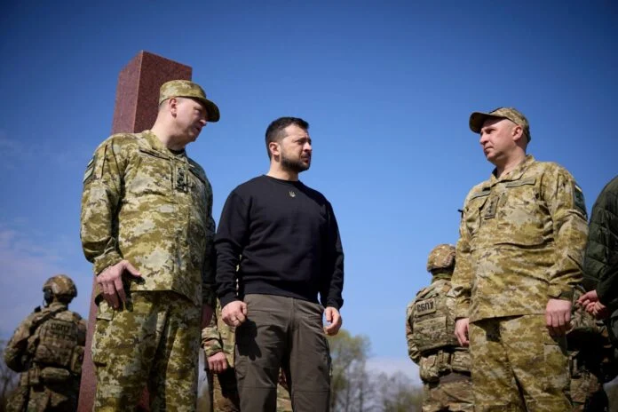 Γαλλία: Θα εκπαιδεύσει Ουκρανούς χειριστές μαχητικών αεροσκαφών