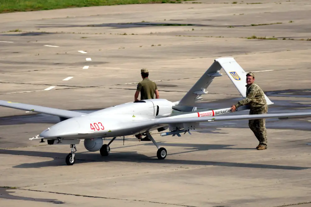 Business Insider: Τα drones Bayraktar TB2 χαιρετίστηκαν ως ο σωτήρας της Ουκρανίας και το μέλλον του πολέμου! Ένα χρόνο αργότερα, έχουν σχεδόν εξαφανιστεί.