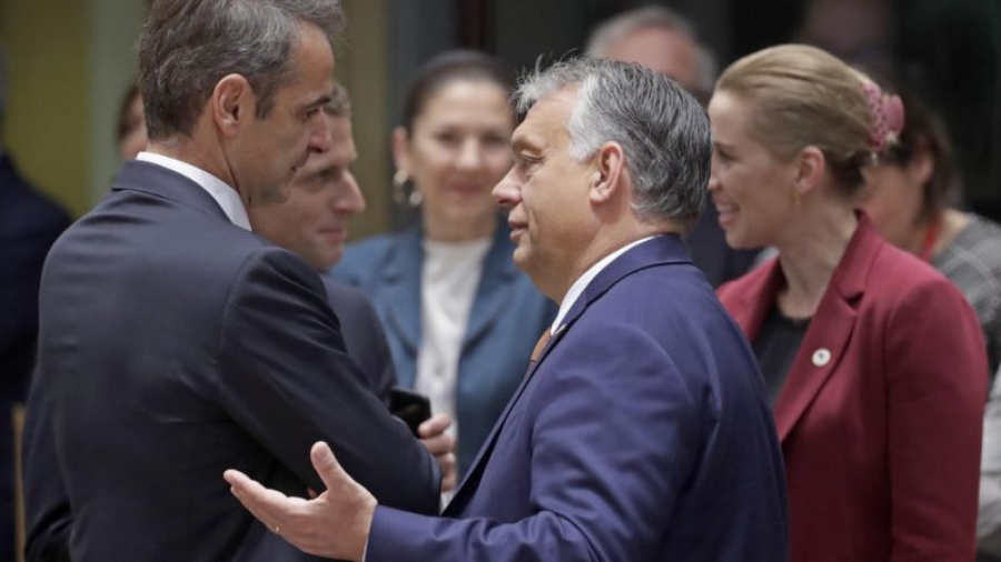 Απρόσμενη εξέλιξη – Politicο: Κοινό μέτωπο Ελλάδας – Ουγγαρίας μπλοκάρει την επιβολή νέων κυρώσεων στη Ρωσία