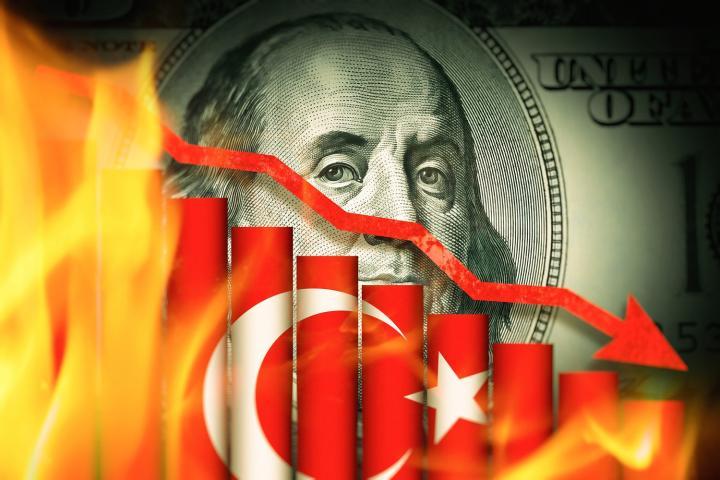 Τουρκία: Γιατί οι κρατικές τράπεζες δεν στηρίζουν τη λίρα