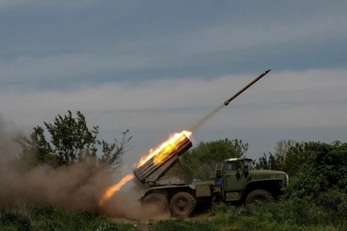 ΕΕ: Ο πόλεμος στην Ουκρανία οδηγεί σε… κοινές αγορές όπλων