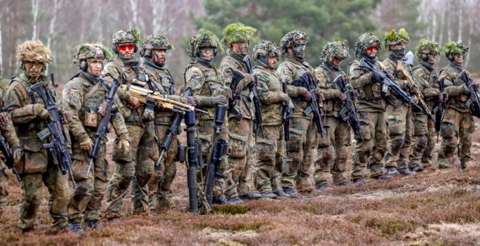 Der Spiegel: Ο γερμανικός στρατός…ξέμεινε με 20.000 βλήματα πυροβολικού