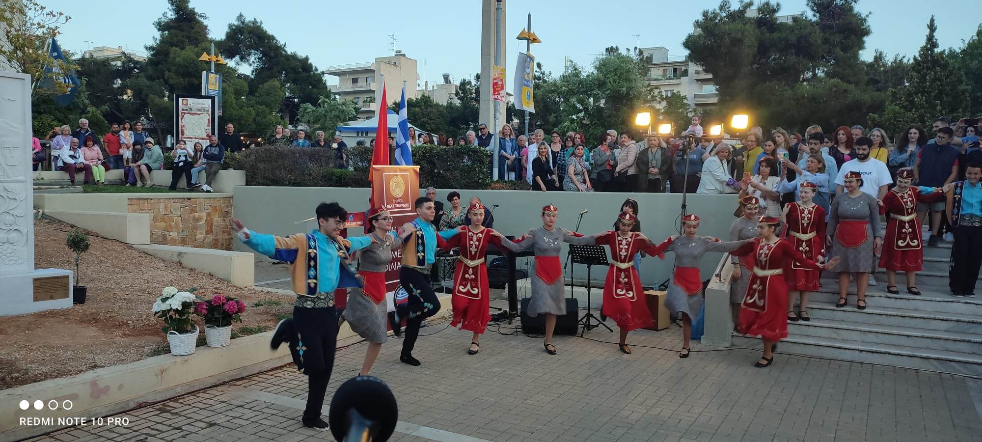 Έγιναν τα αποκαλυπτήρια του Μνημείου Ελληνοαρμενικής φιλίας  στην πλατεία Καρύλλου της Νέας Σμύρνης!