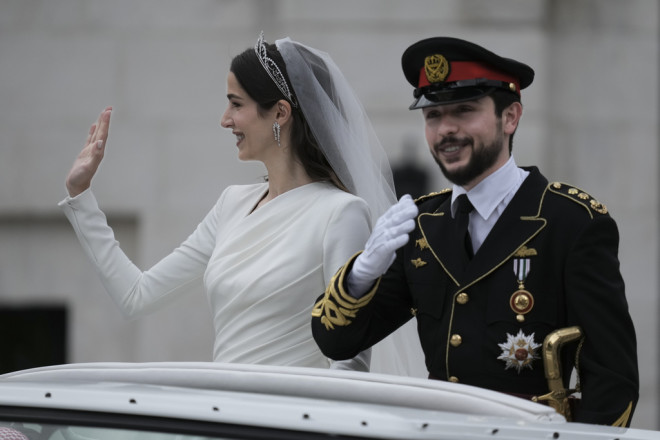 Βασιλικός γάμος στην Ioρδανία! Παντρεύτηκε ο γιος της βασίλισσας Ράνιας – Η επταώροφη τούρτα, οι παραδόσεις και οι λαμπεροί καλεσμένοι