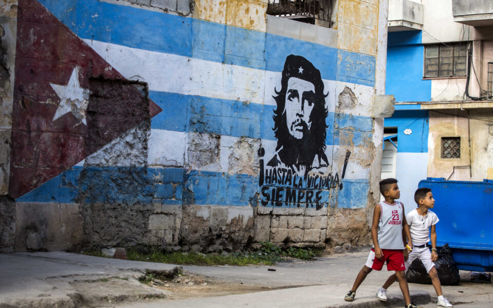 WSJ: Κατασκοπευτική βάση στην Κούβα φέρνει την Κίνα στην “πόρτα” των ΗΠΑ
