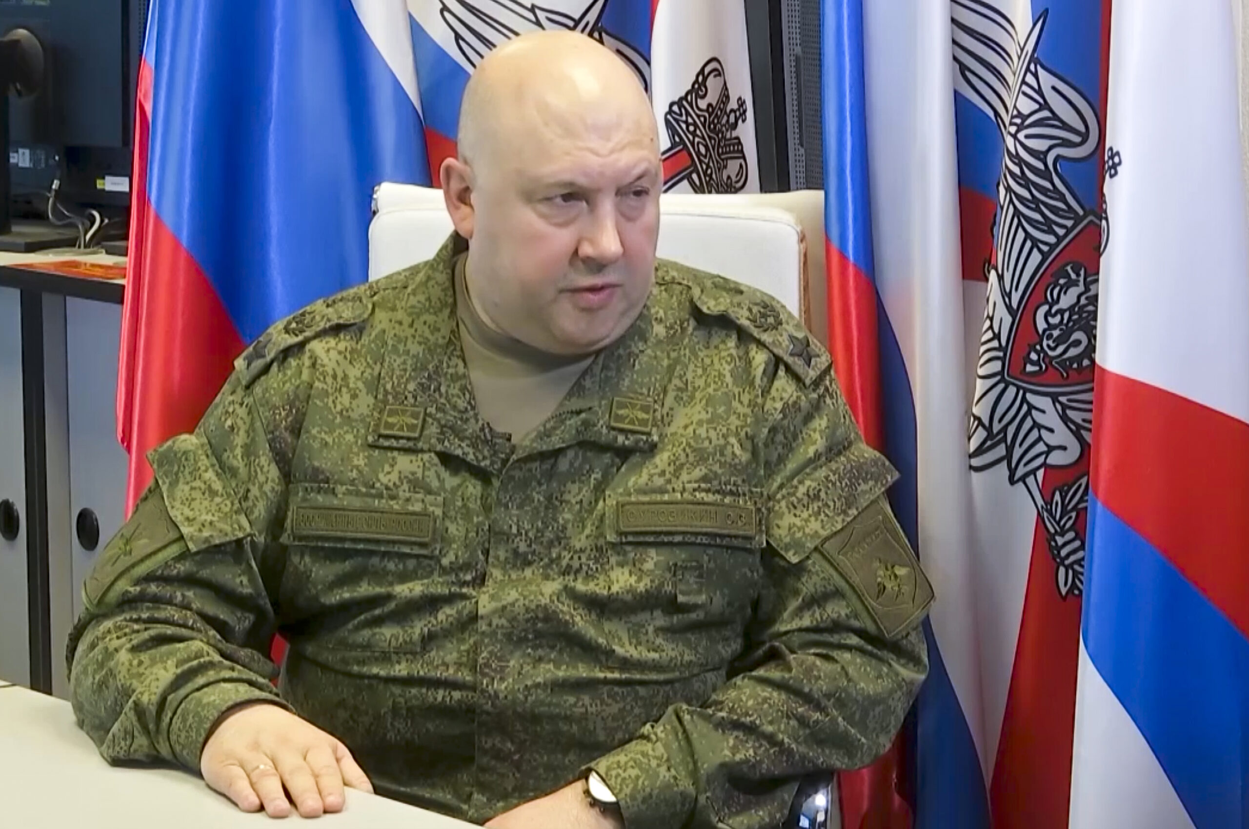 Στρατηγός Σουροβίκιν κατά Πριγκόζιν: Μαχαιριά στην πλάτη του Πούτιν