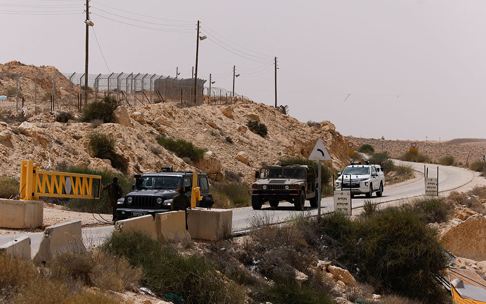 Ισραήλ – Αίγυπτος: Συνομιλία των υπ. Αμυνας για το αιματηρό περιστατικό στα σύνορα