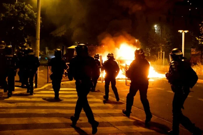 Ταραχές στη Γαλλία: Επιχείρηση «Νόμος και Τάξη» από τον Μακρόν