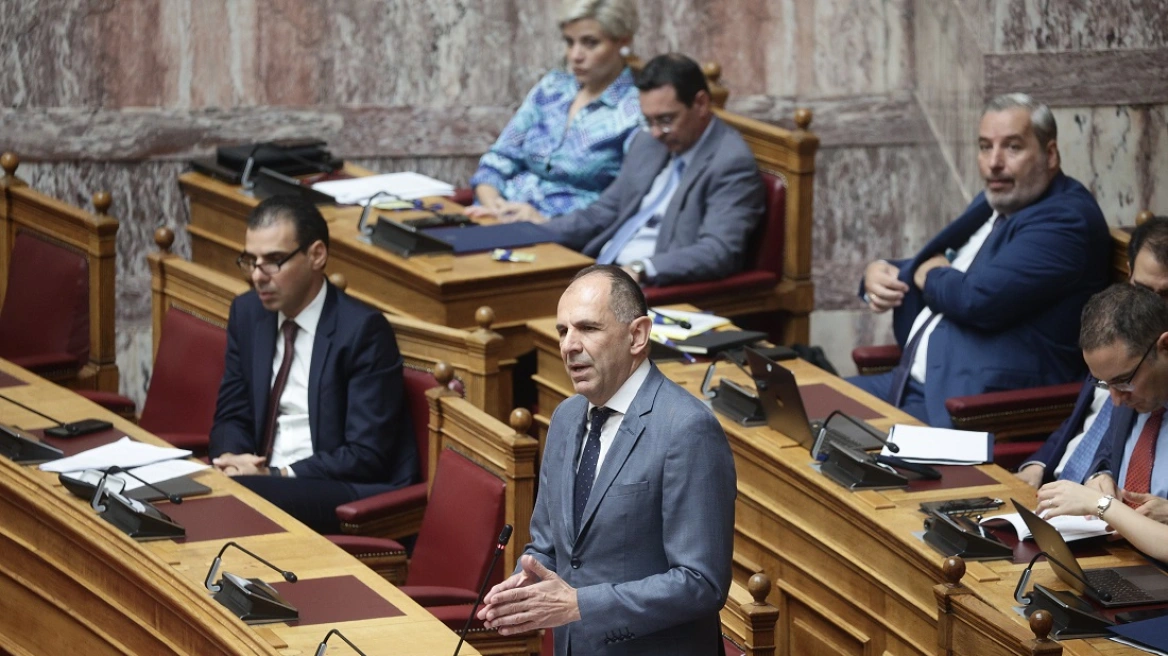 Γεραπετρίτης στη Βουλή: Θα γίνουν υποχωρήσεις αλλά “σε ζητήματα που δεν αφορούν θέματα κυριαρχίας”