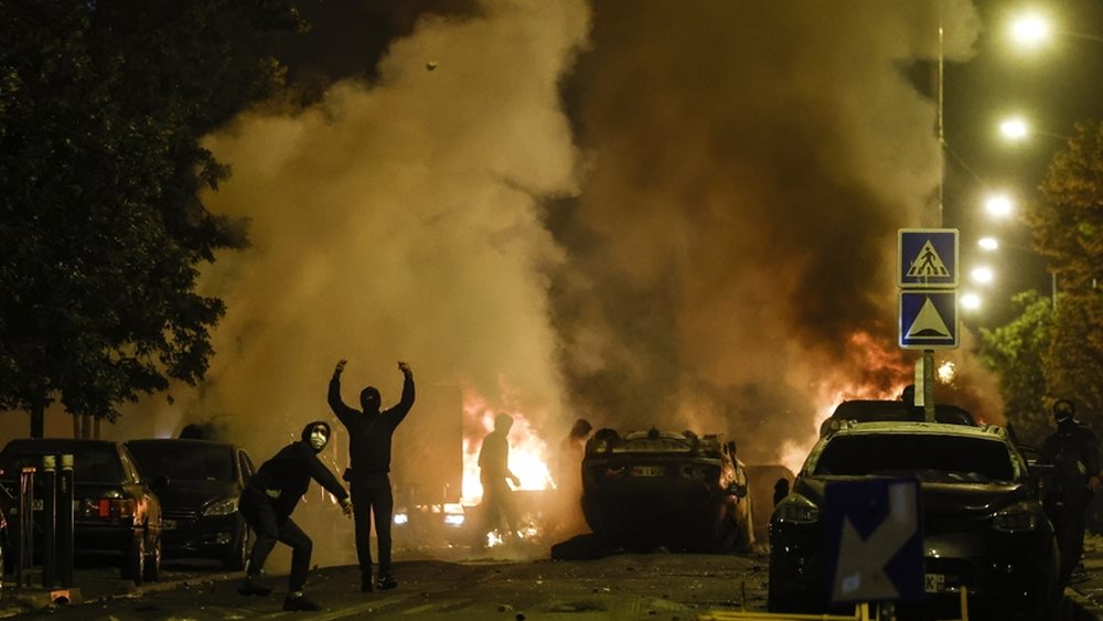 Γαλλία: Kάλεσμα των Δημάρχων στον πληθυσμό για μαζικές διαμαρτυρίες κατά της βίας και των διαδηλώσεων