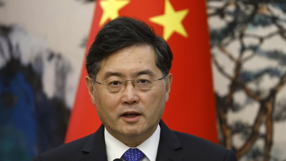 Γιατί έφαγε το “σκοτάδι” τον υπουργό Εξωτερικών της Κίνας;
