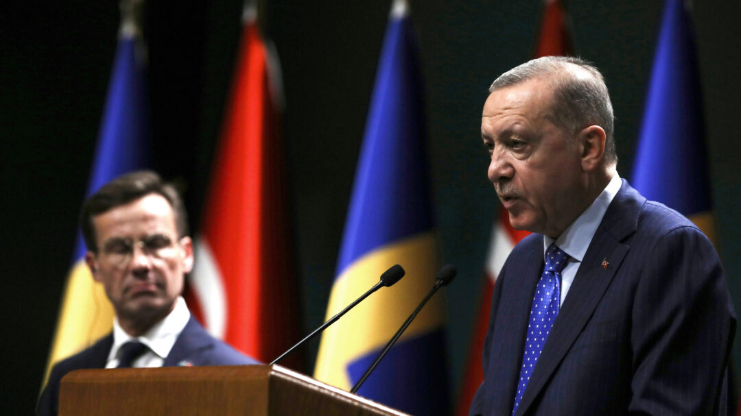 Καταβάλλονται οι τελευταίες προσπάθειες να πειστεί η Τουρκία να πει ναι στην ένταξη της Σουηδίας στο ΝΑΤΟ