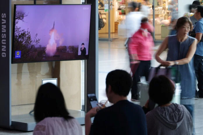 Β. Κορέα: Εκτόξευση βαλλιστικού πυραύλου- Γιατί η Πιον Γιάνγκ «δείχνει τα δόντια της»