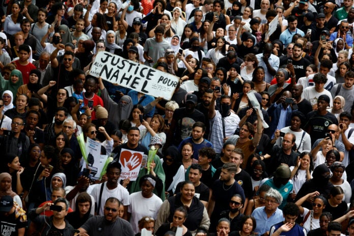 Γαλλία: Διαδηλώσεις κατά της αστυνομικής βίας παρά την απαγόρευση