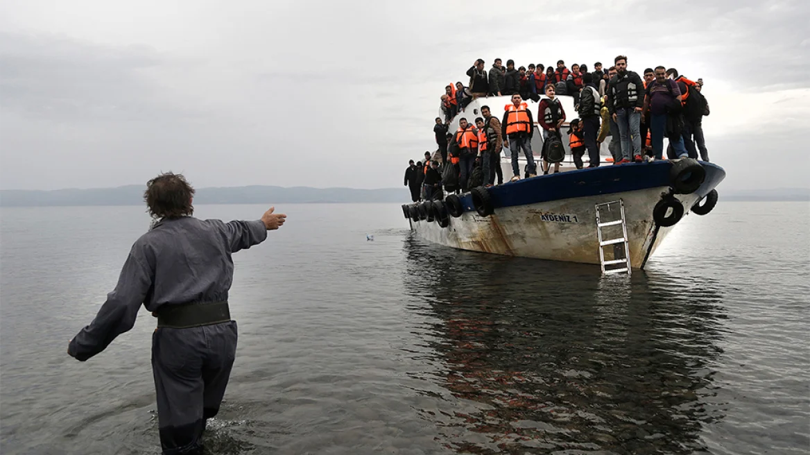 Λέσβος: Μέλη διεθνούς οργάνωσης και ΜΚΟ «περνούσαν» μετανάστες «κάτω από τη μύτη» των αρχών