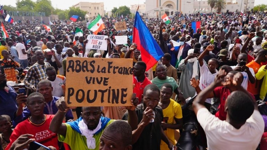 Κίνδυνος πολεμικής έκρηξης στη δυτική Αφρική – Σήμερα λήγει το τελεσιγράφο προς τον δικτάτορα του Νίγηρα