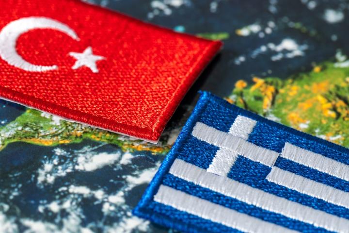 Οι διαστρεβλώσεις που υπονομεύουν τις ελληνικές θέσεις και δίνουν «χαρτιά» στην Τουρκία