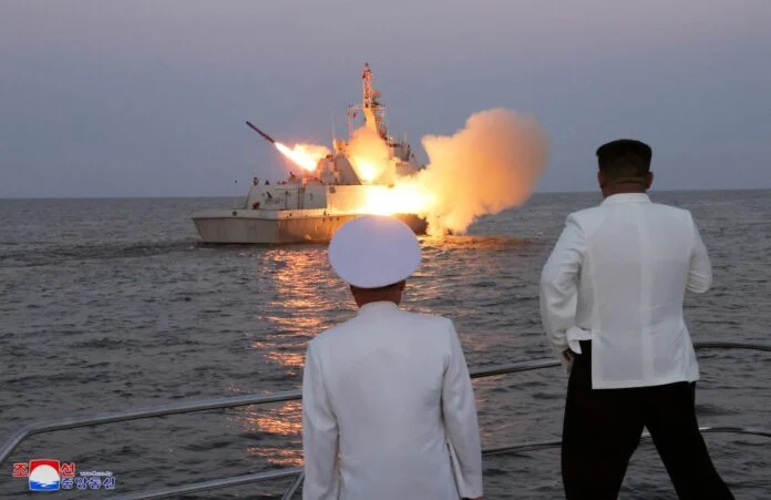 Βόρεια Κορέα: Εκτόξευση πυραύλου κρουζ από πολεμικό πλοίο