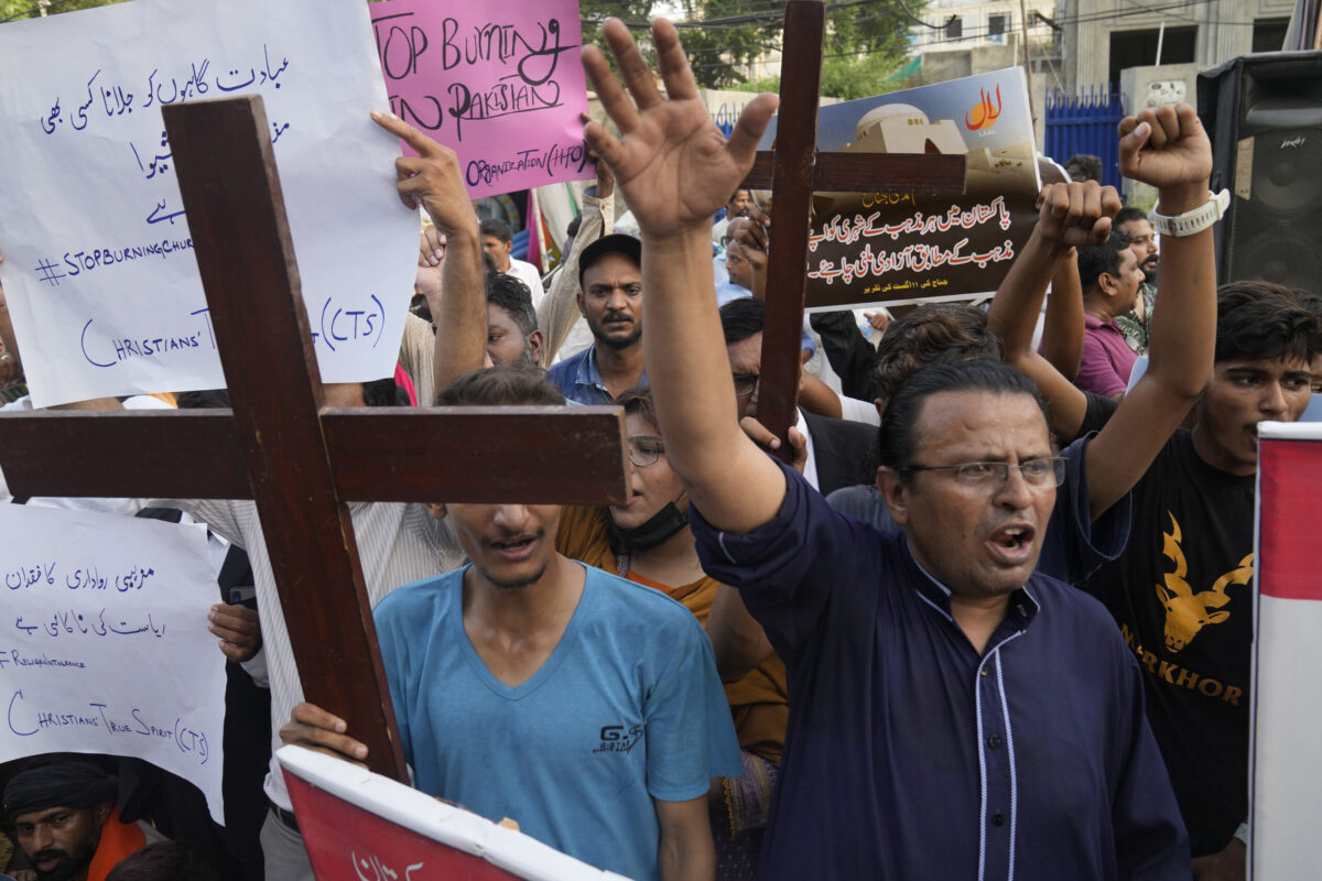 Πακιστάν: Συνελήφθησαν δύο χριστιανοί για βλασφημία, μετά το κάψιμο εκκλησιών από οργισμένα πλήθη μουσουλμάνων