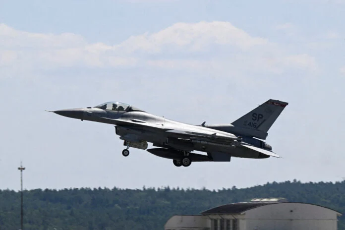 Δανία: Η Ουκρανία μπορεί να χρησιμοποιήσει τα F-16 που θα λάβει μόνο στο έδαφός της
