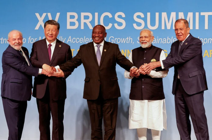 BRICS: Με τη διεύρυνση έχουν υπό τον έλεγχό τους πετρέλαιο-φ. αέριο και σπάνια μέταλλα