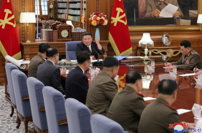 Β. Κορέα: Ο Κιμ «καρατόμησε» τον αρχηγό του επιτελείου των ενόπλων δυνάμεων