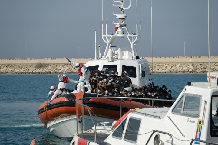 Επτά πλοία διάσωσης μεταναστών κατευθύνονται προς την Λαμπεντούζα