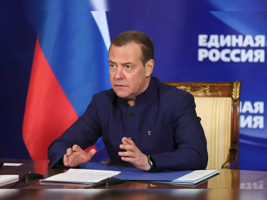 Μεντβέντεφ: Να διακόψει η Ρωσία τις διπλωματικές σχέσεις με την ΕΕ