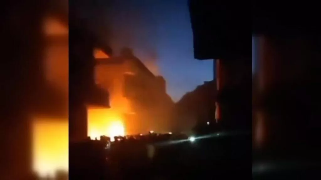 Οργή στην Ντέρνα για τις χιλιάδες νεκρούς: Διαδηλωτές πυροπόλησαν το σπίτι του δημάρχου