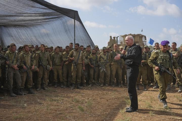 Σε θέσεις μάχης ο ισραηλινός στρατός: «Σύντομα θα δείτε τη Γάζα από μέσα»