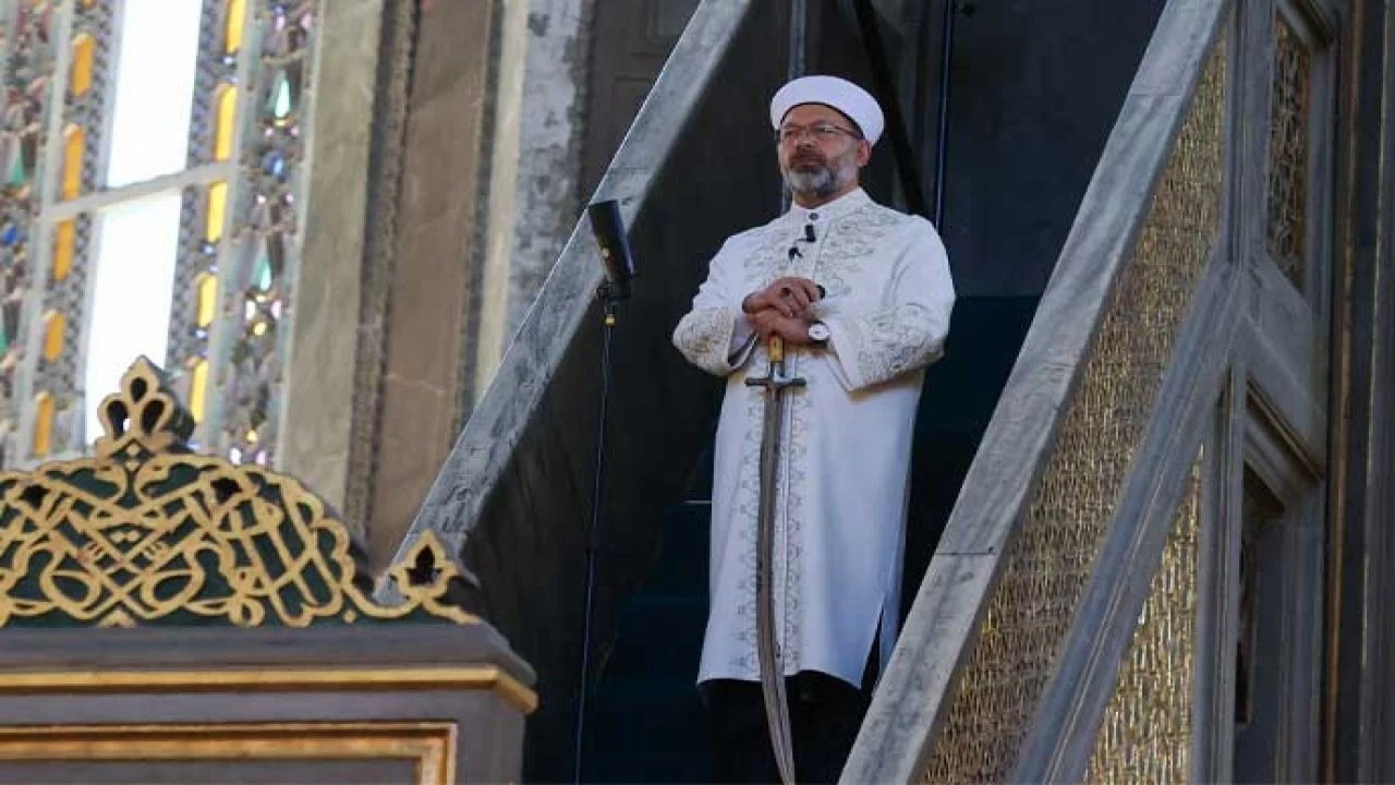 Τουρκία: Ο ανώτατος ιμάμης μιλά για… καταπίεση μέσα από την Αγία Σοφία