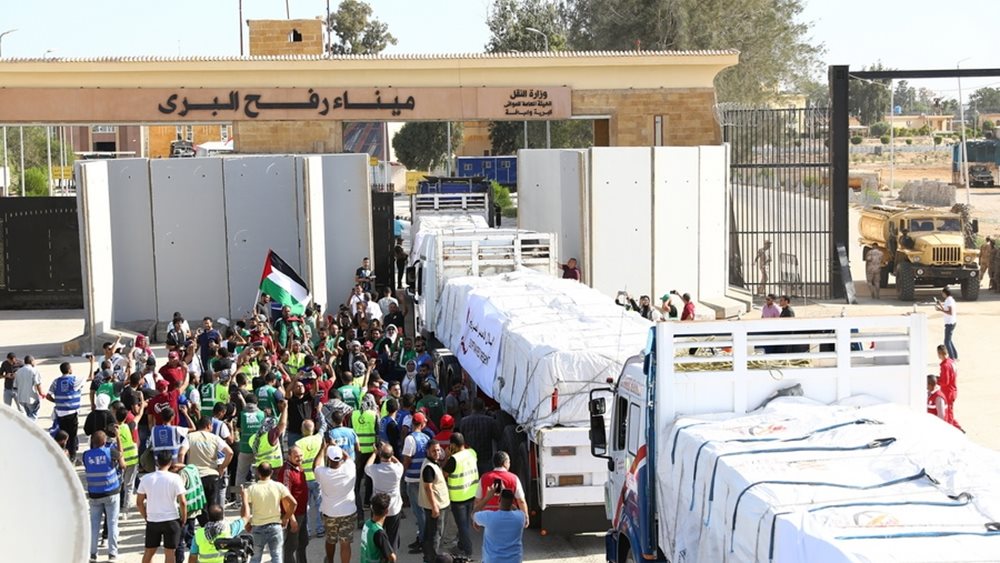 Αίγυπτος: “Ισραηλινά εμπόδια” στη διανομή της βοήθειας στους Παλαιστινίους της Γάζας