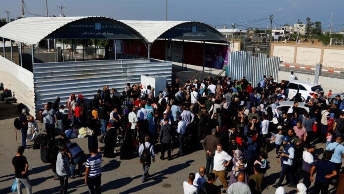 Λωρίδα της Γάζας: Εκατοντάδες περιμένουν στο πέρασμα της Ράφα – Κλειστά παραμένουν τα σύνορα