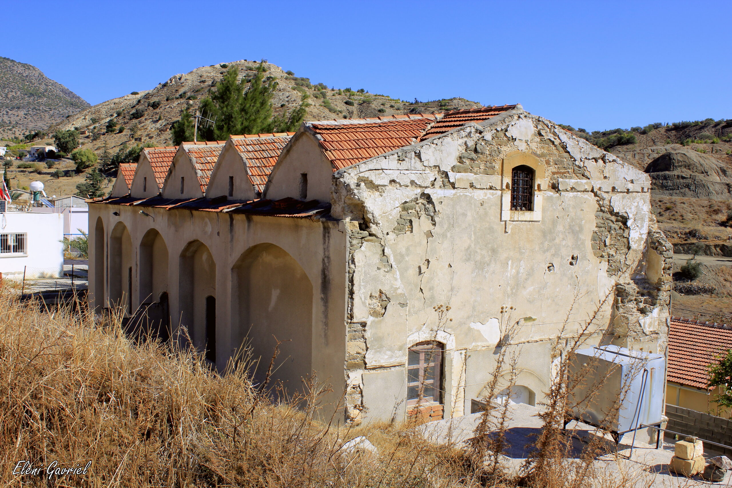 Κύπρος-κατεχόμενα: Έστησαν παλαίστρα μέσα στον ιερό ναό Αγίας Άννας στην Κυθρέα