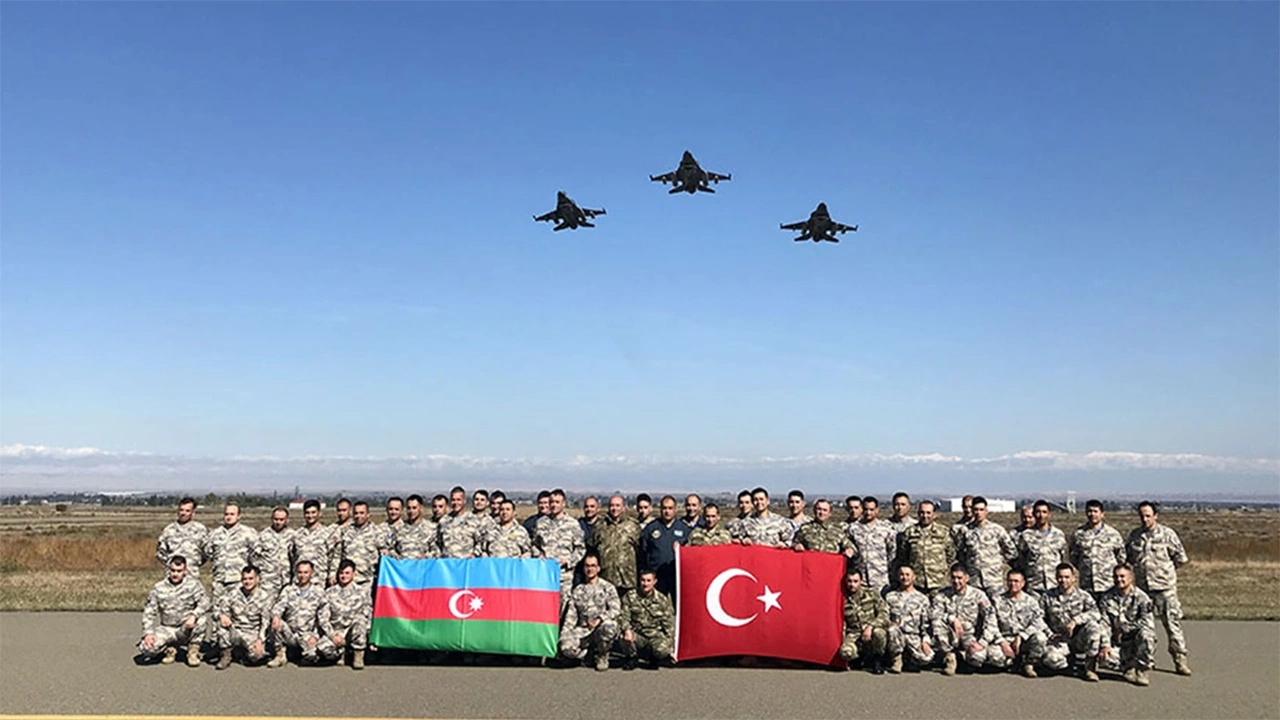Αζερμπαϊτζάν: Διεξάγει στρατιωτικά γυμνάσια με την Τουρκία κοντά στην Αρμενία