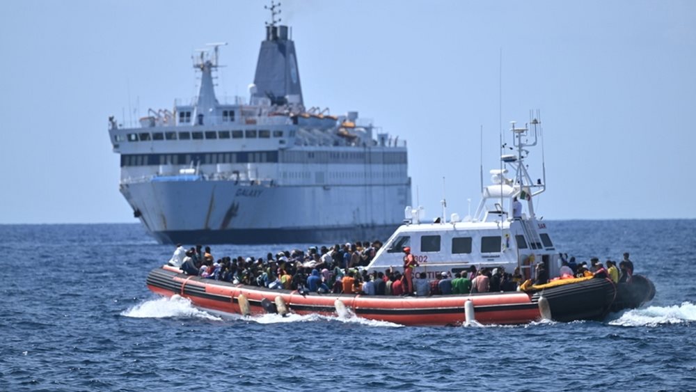 Ιταλία – Λαμπεντούζα : 593 αλλοδαποί έφτασαν το τελευταίο εικοσιτετράωρο στο νησί