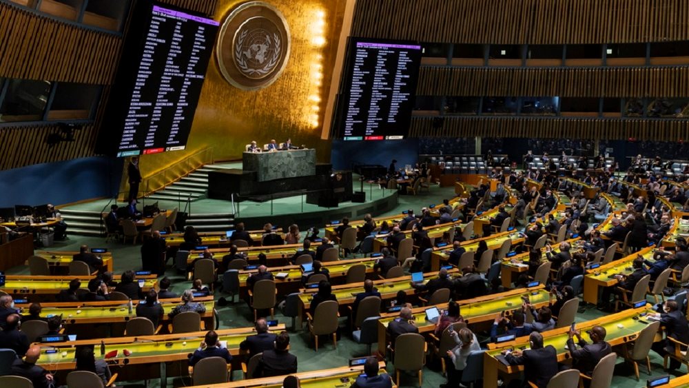 ΟΗΕ: Η Γενική Συνέλευση ενέκρινε την πρόταση για “ανθρωπιστική εκεχειρία” στη Γάζα – Απείχε η Ελλάδα