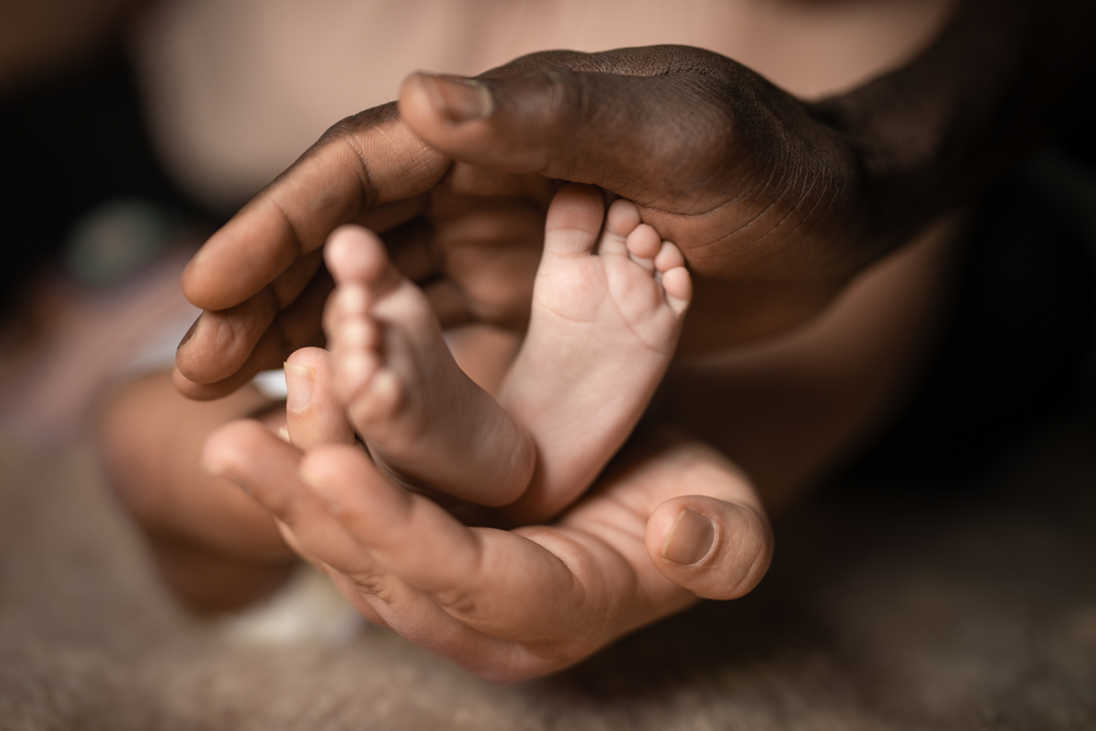 Η Ιταλία καθιστά παράνομη την παρένθετη μητρότητα – Αυστηρές ποινές