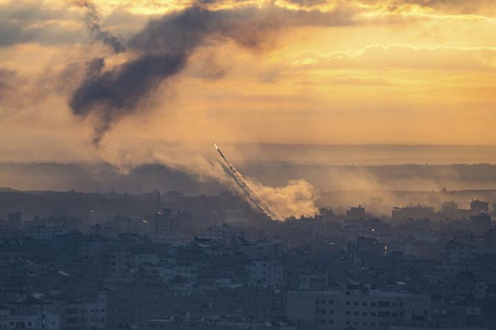 Σφίγγει ο κλοιός στη Γάζα – Οι IDF έπληξαν πυρήνα της Χεζμπολάχ