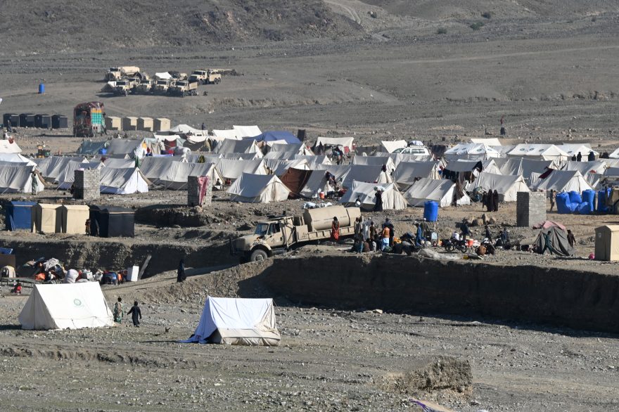 Αντιμέτωποι με το κρύοι οι Αφγανοί πρόσφυγες που απελάθηκαν από το Πακιστάν