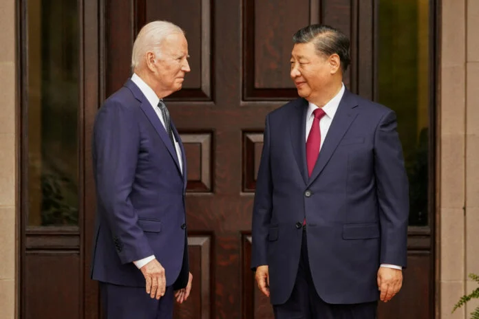 Ο Μπάιντεν αποκάλεσε (ξανά) «δικτάτορα» τον Σι Τζινπίνγκ- Πώς σχολιάζει το Πεκίνο