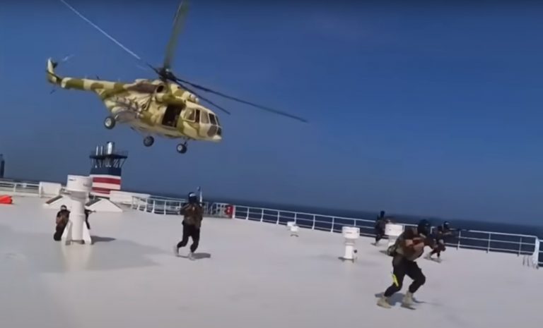 Βίντεο-ντοκουμέντο! Ένοπλη επίθεση των Χούτι σε πλοίο στην Υεμένη