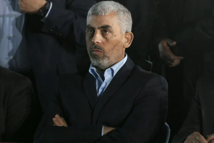 «Γεια, είμαι ο ηγέτης της Χαμάς»: Ο Γιαχία Σινουάρ επισκέφθηκε Ισραηλινούς ομήρους σε υπόγεια σήραγγα