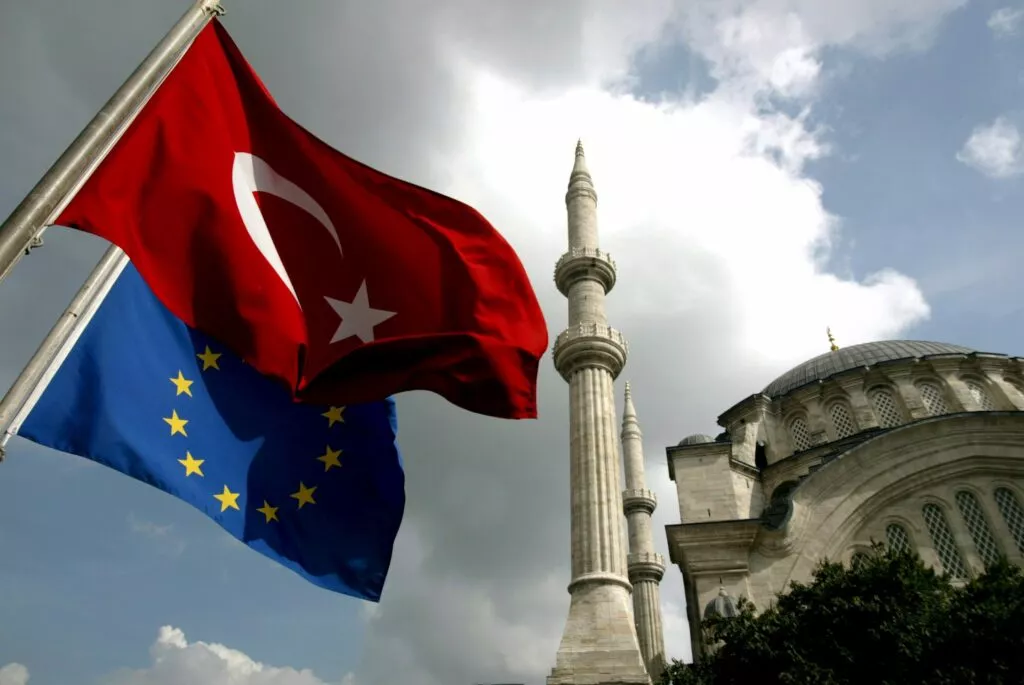 ΕΕ: Προβληματική σχέση με Άγκυρα – Μηνύματα για το Κυπριακό